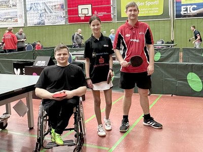 Deutsche Jugendmeisterschaften Para Tischtennis 2023; BSSA-Aktive: Fabian Giemsa, Annabell Kokott und Leon Seemann (v. l.)