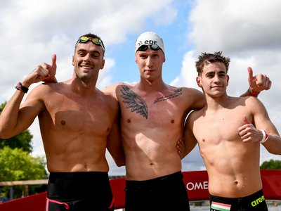 Das Bild zeigt SCM Schwimmer Florian Wellbrock mit den Platzierten über 5km