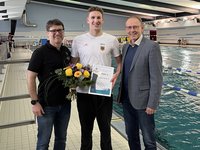 LSB-Vizepräsident Axel Schmidt (re.) und Sportvorstand Thomas Krüger nahmen die Auszeichnung vor.