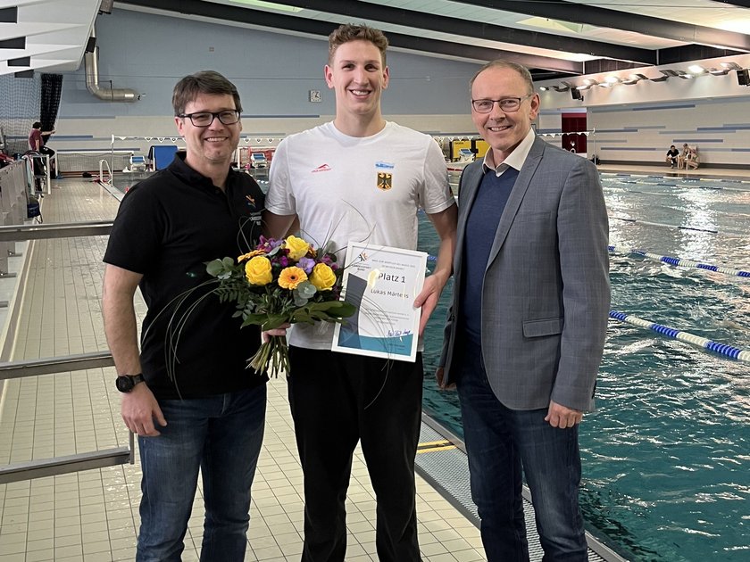 LSB-Vizepräsident Axel Schmidt (re.) und Sportvorstand Thomas Krüger nahmen die Auszeichnung vor.