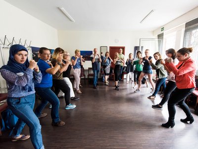 Sport findet auch außerhalb von Sporthallen statt. Sport findet auch außerhalb von Sporthallen statt.