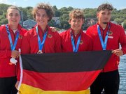 Das Bild zeigt die erfolgreichen K4 Piloten