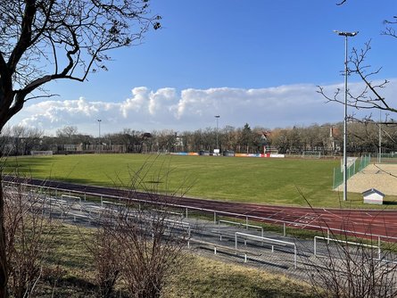 Die Abbildung zeigt den Sportplatz des PSV Halle e.V.