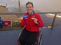 Das Bild zeigt Para Kanutin Anja Adler