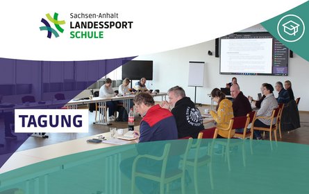 Vorschaubild für Tagungen an der Landessportschule, auf dem eine Weiterbildung im Seminarraum Halle-Magdeburg mit der LED-Leinwand durchgeführt wird.