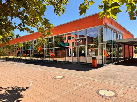 Außenansicht der Mensa Halle