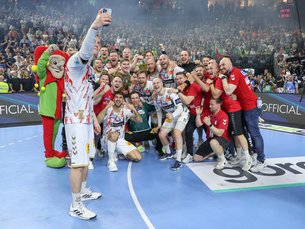 Die Bundesliga-Handballer des SC Magdeburg sicherten sich nicht nur den Champions-League-Titel, sondern landeten auch bei der Wahl zur Mannschaft des Jahres ganz vorn Die Bundesliga-Handballer des SC Magdeburg sicherten sich nicht nur den Champions-League-Titel, sondern landeten auch bei der Wahl zur Mannschaft des Jahres ganz vorn