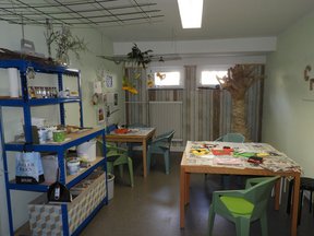 Kreativwerkstatt Hier kann nach Herzenslust gebastelt werden. Die Erzieher*innen organisieren Bastelnachmittage, die meist zu bestimmten Themen stattfinden (saisonal, bestimmte Anlässe).