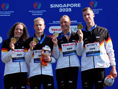 Die Magdeburger Trainingsgruppe holt Gold für Deutschland: Celine Rieder, Oliver Klemet, Isabel Gose und Vierfach-Weltmeister Florian Wellbrock Die Magdeburger Trainingsgruppe holt Gold für Deutschland: Celine Rieder, Oliver Klemet, Isabel Gose und Vierfach-Weltmeister Florian Wellbrock