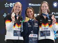Das Bild zeigt die drei Medaillengewinnerinnen der Damen 800m Freistil