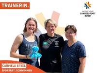 Das Bild zeigt Carmela Ertel mit Laura Riedemann und Anke Paske